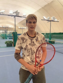 Вячеслав Бараненков обыграл Романа Харламова в 1/4 финала ITF J5 UGRA OPEN