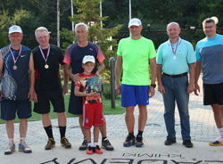 Ветераны «зажигали» на очередном турнире Country Tennis Club