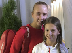 Анастасия Потапова и Полина Монова продолжают борьбу на Kremlin Cup в парах