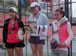 Диана Пивунова дошла до финала в своем дебютном турнире по 17-летним!