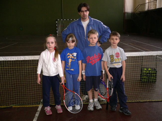 Начало моей преподавательской детельности. Теннисный центр в Отрадном. 1999г..jpg